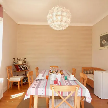 Les Trois Chardons Bleus Bed & Breakfast