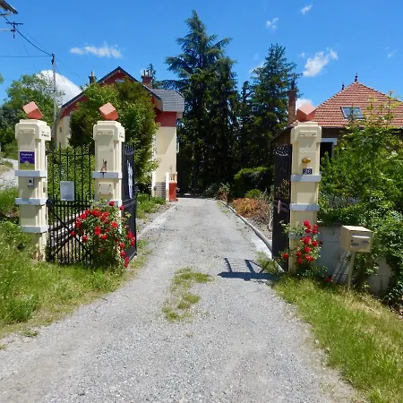 Les Trois Chardons Bleus Bed & Breakfast *