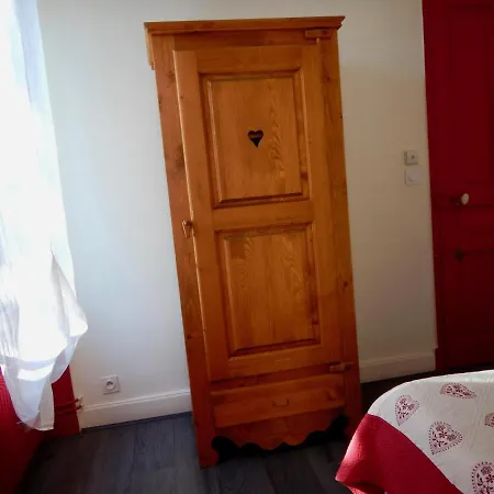 Les Trois Chardons Bleus Bed & Breakfast