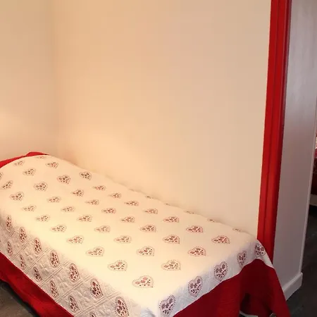 Les Trois Chardons Bleus Bed & Breakfast